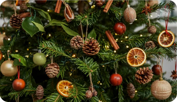 naturalne inspiracje na choinki - szyszki, suszone pomarańcze, cynamon